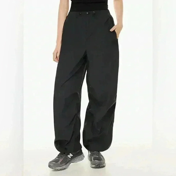 ARITZIA TNA Aviator Parachute pants size M - Picture 2 of 15